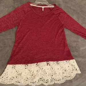 Red Camel Burgandy 3/4 sleeve top with lace